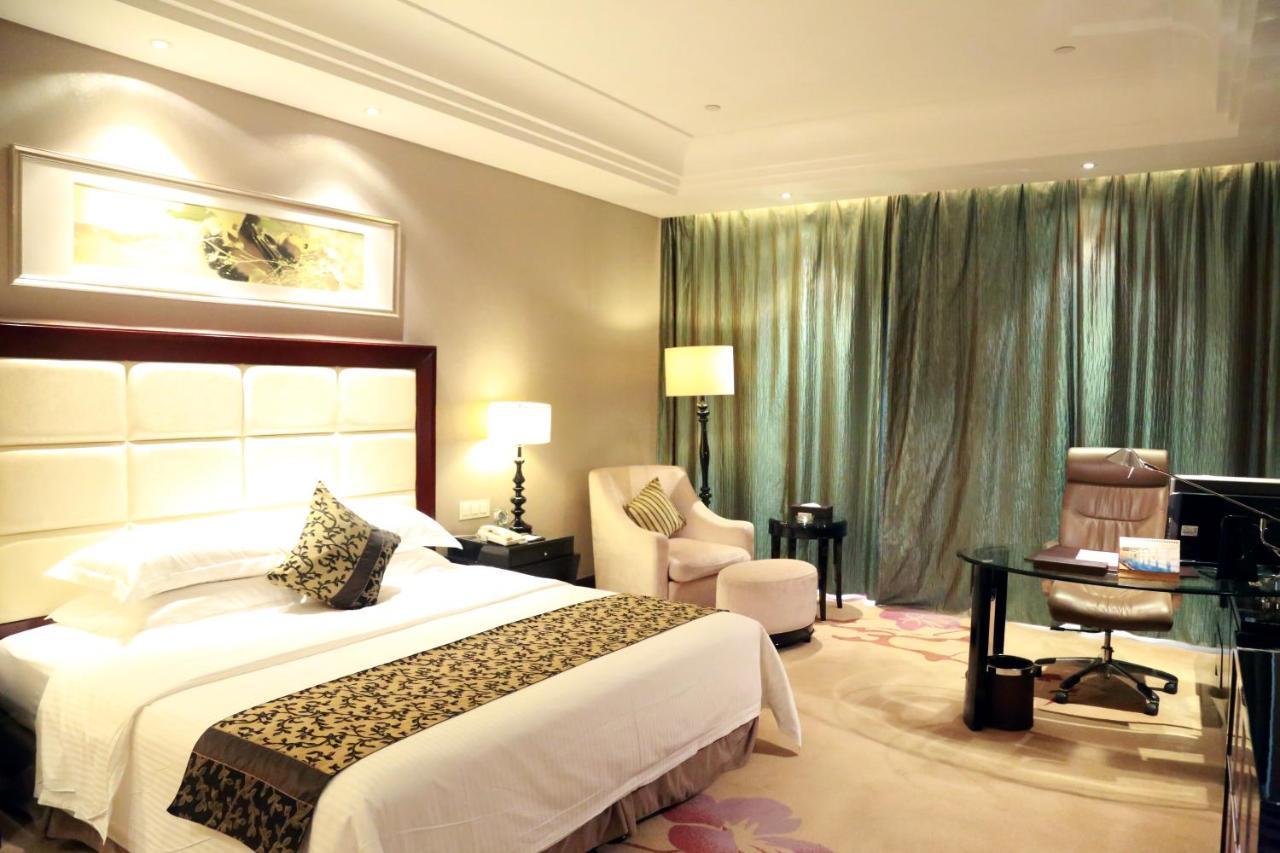 Wyndham Xinyang Downtown Hotel Luaran gambar