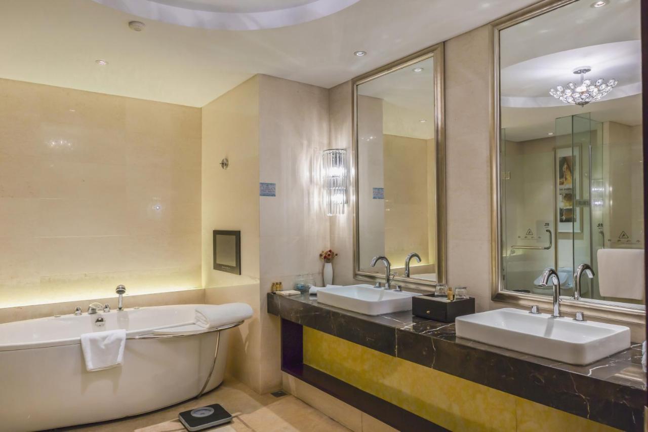 Wyndham Xinyang Downtown Hotel Luaran gambar