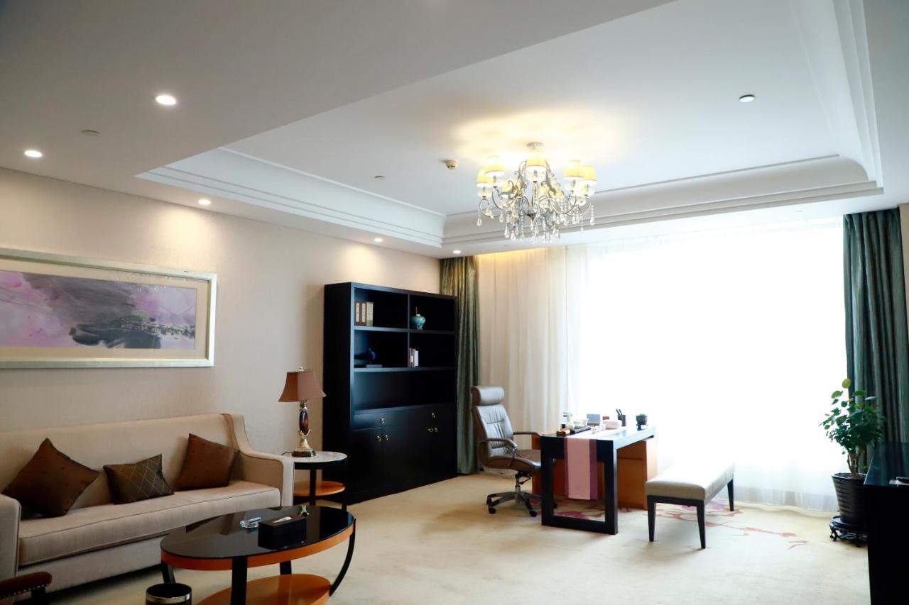 Wyndham Xinyang Downtown Hotel Luaran gambar