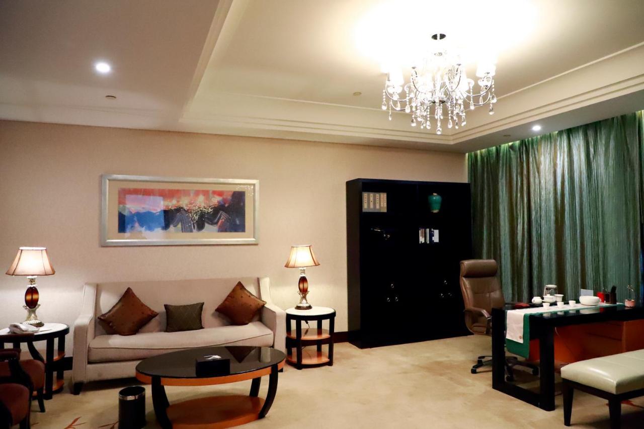 Wyndham Xinyang Downtown Hotel Luaran gambar