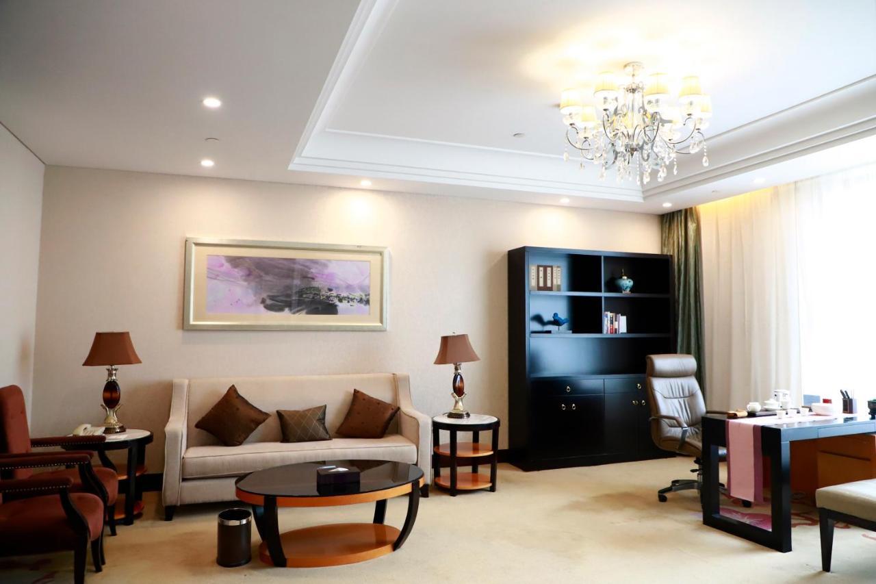 Wyndham Xinyang Downtown Hotel Luaran gambar