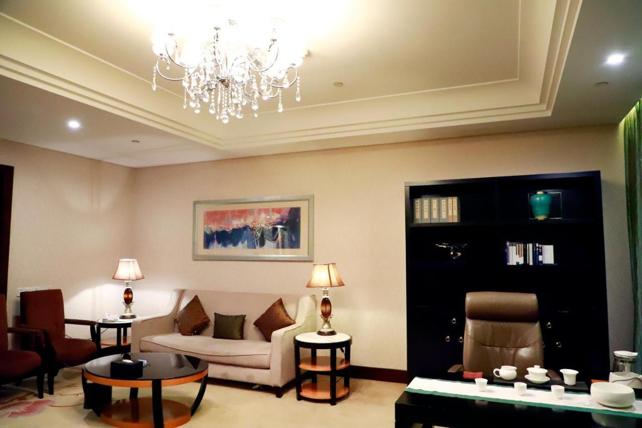 Wyndham Xinyang Downtown Hotel Luaran gambar