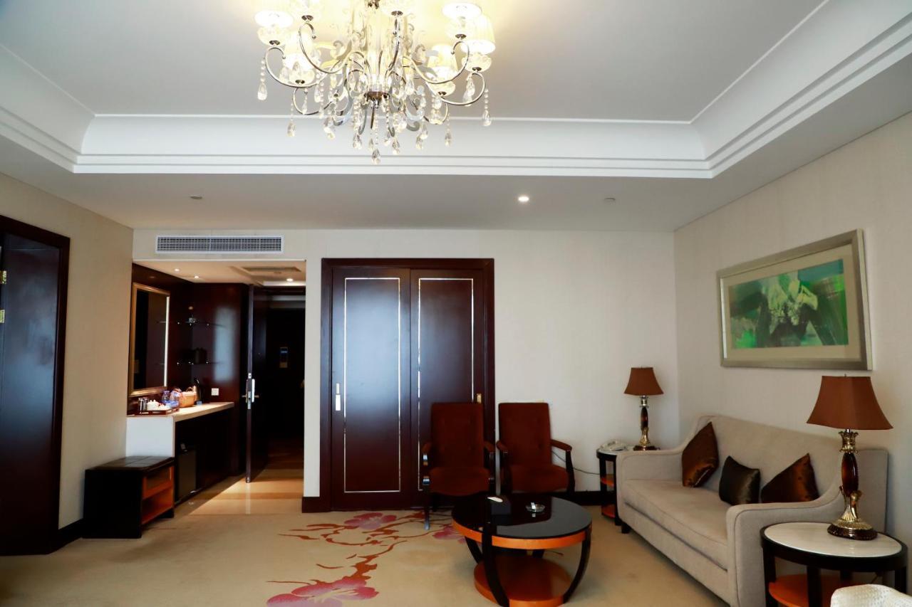 Wyndham Xinyang Downtown Hotel Luaran gambar