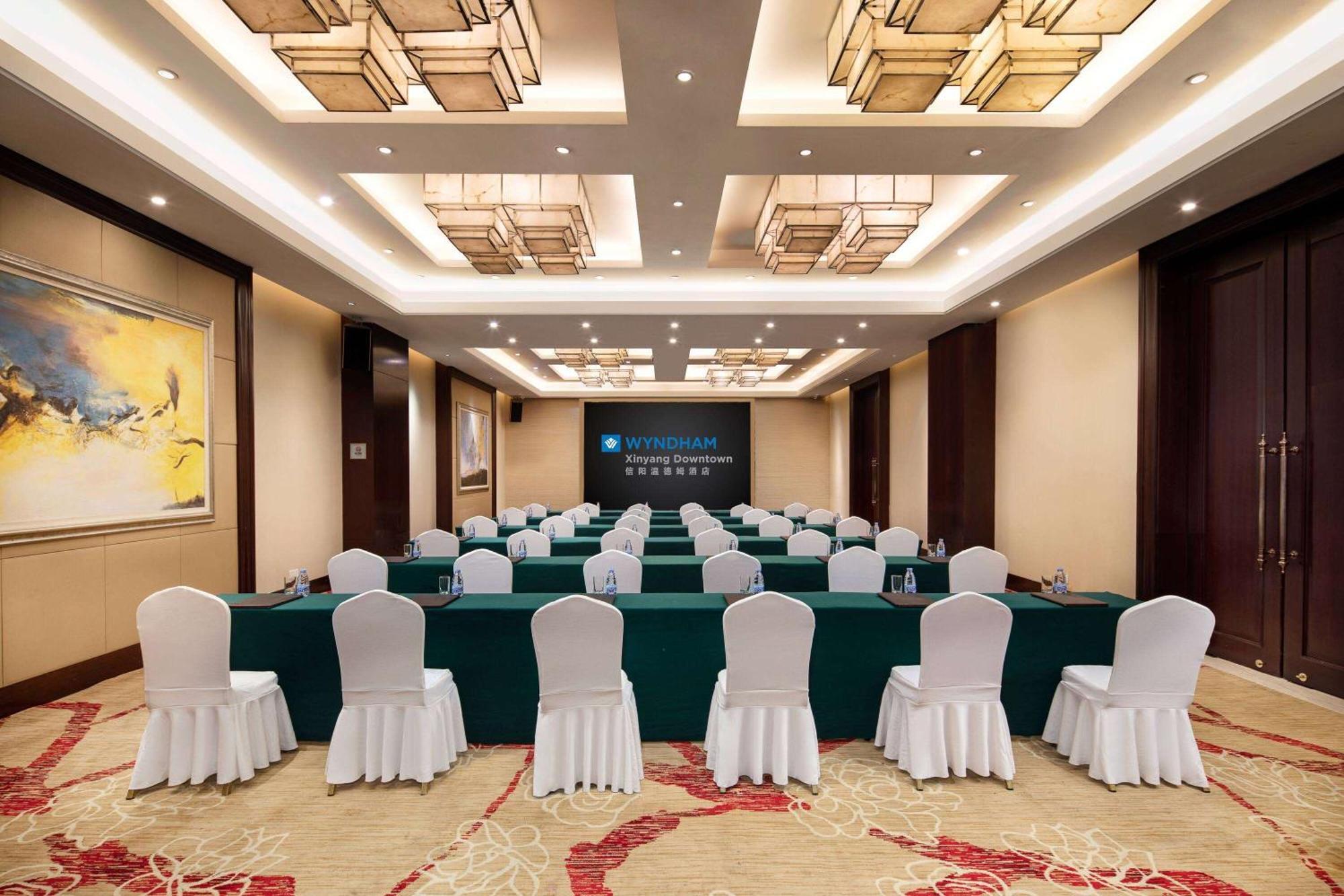 Wyndham Xinyang Downtown Hotel Luaran gambar