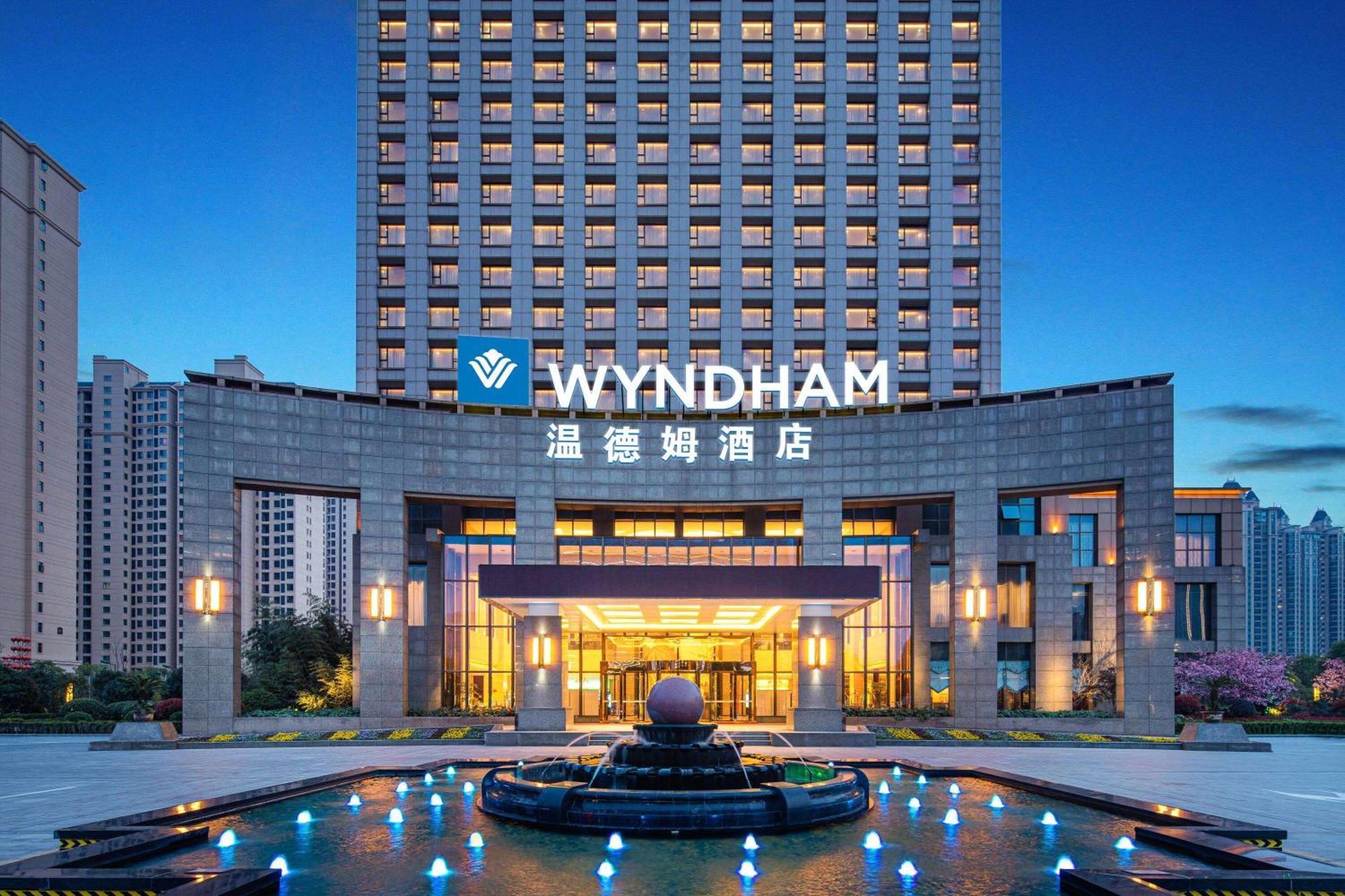 Wyndham Xinyang Downtown Hotel Luaran gambar